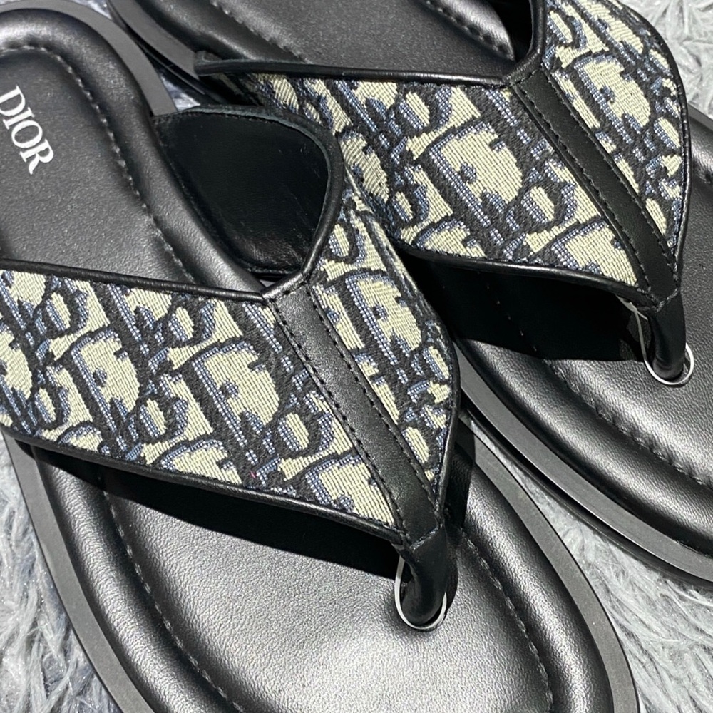 Dior Black and Cream Oblique Canvas Thong Sandals - Picture 4 of 5